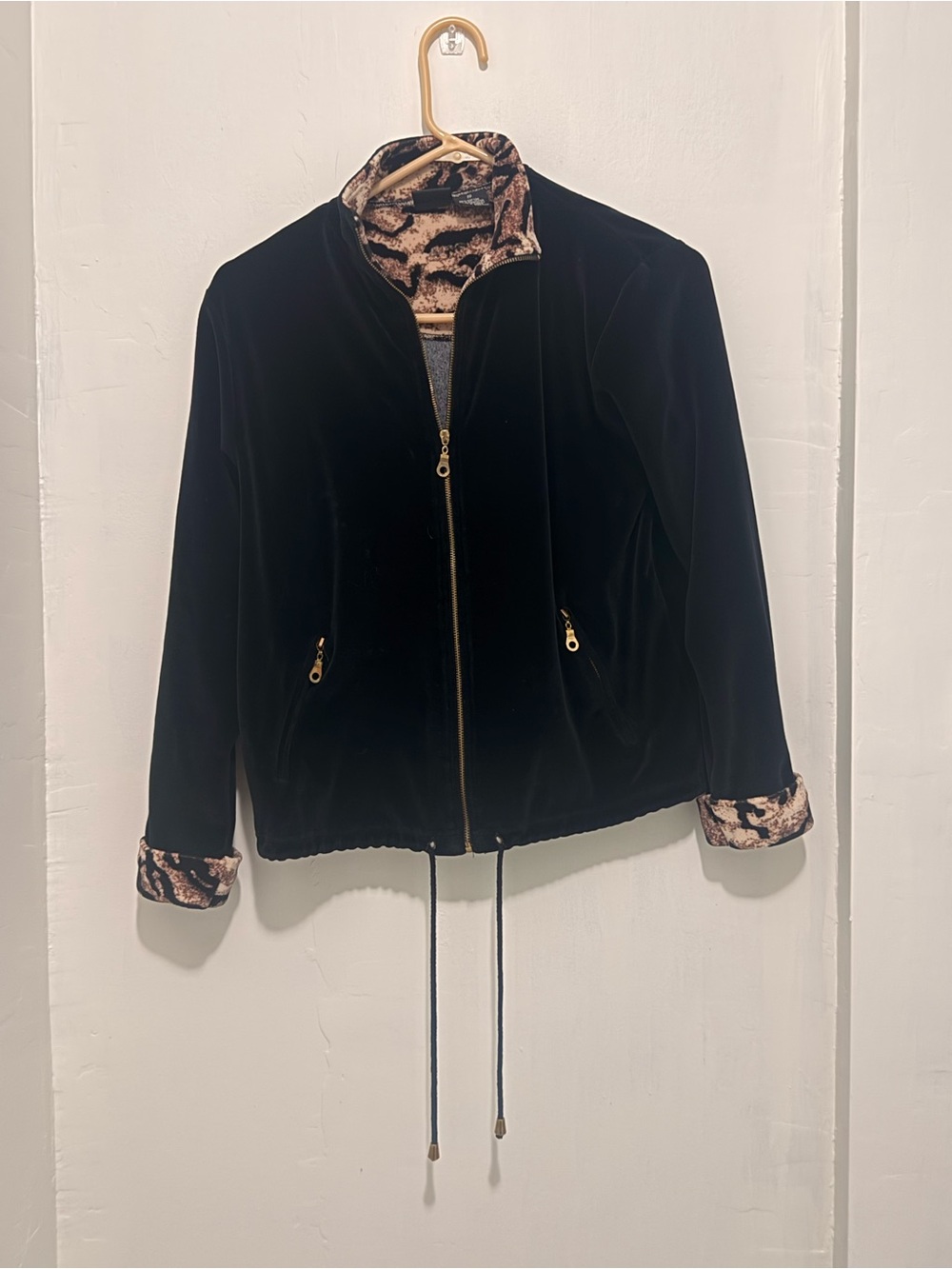Vintage y2k Black Velvet Bomber Jacket with Leopard-Trim Collar & sleeve cuffs